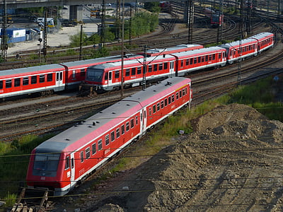 traukinys, geležinkelio, geležinkelių transporto eismo, atrodė, raudona, traukinio vagonas, vagonai