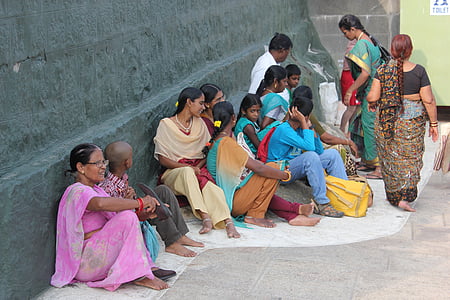 mujeres, a la espera, sari, étnico, ropa, colorido, sentado