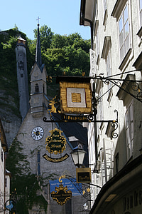 Salzburg, Àustria, ciutat, carrer signes, negre, or, vell