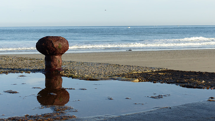 Playa atlántica, Normandía, pared del muelle, Anchorage