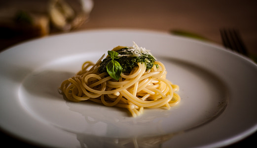 spagetti, pesto, Parmezaanse kaas, plaat, gedeelte, gerangschikt, basilicum