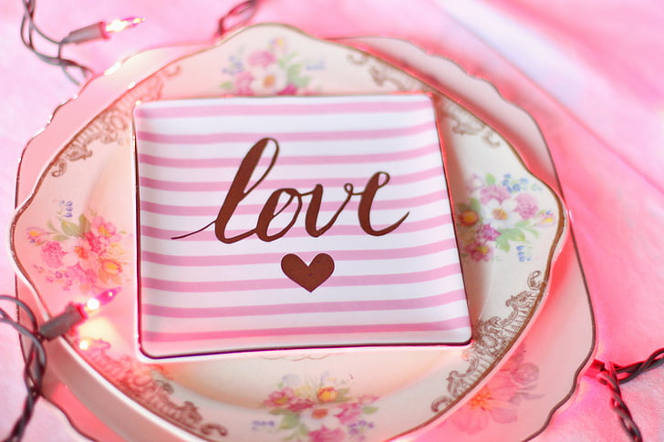valentine, valentines day, vintage, vintage plate, vintage place setting, pink, glow