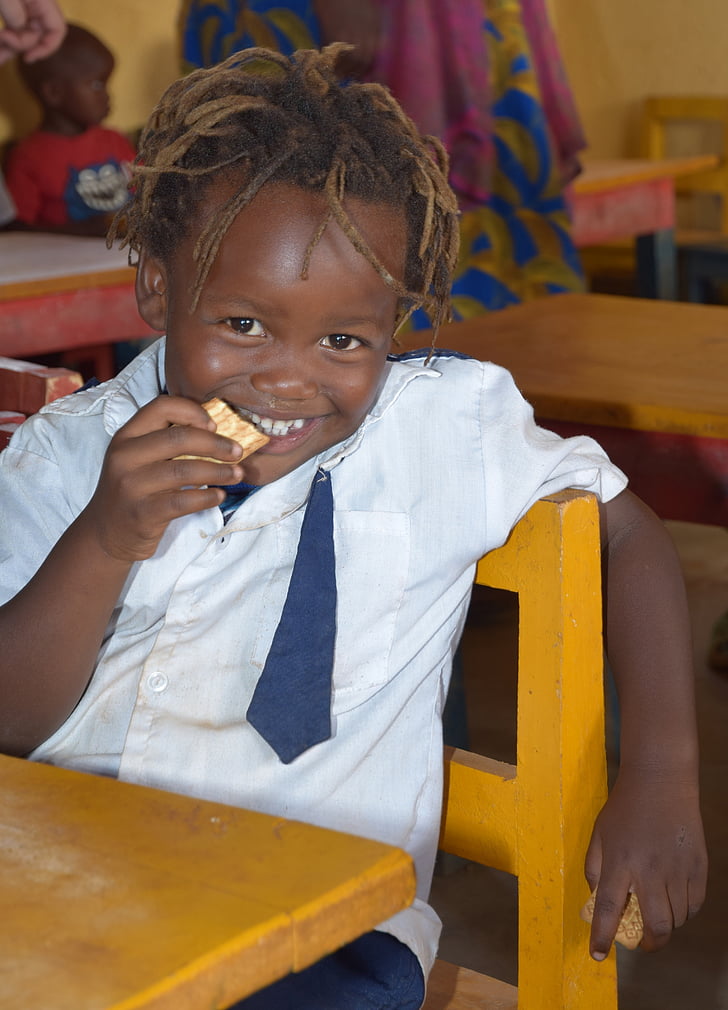 Āfrika, Ruanda, maza meitene, smaids, smieties, mati, bērnudārzs