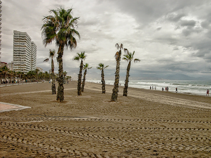plage de San juan, Alicante, après les vergers, mer Méditerranée, nuageux, manèges, pêche