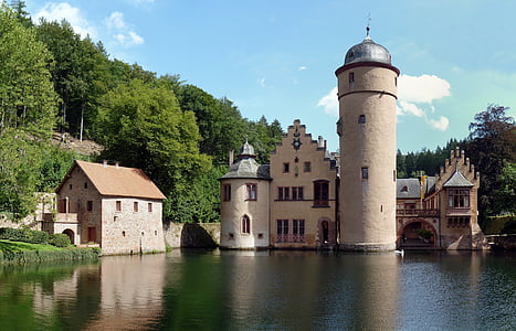 Mespelbrunn-kastély, víz, Moated, Bajorország, Németország, erőd, turisták