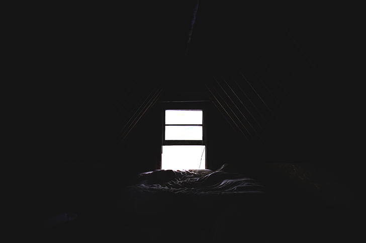 dim, podstrešje, okno, postelja, temno, soba, svetlobe