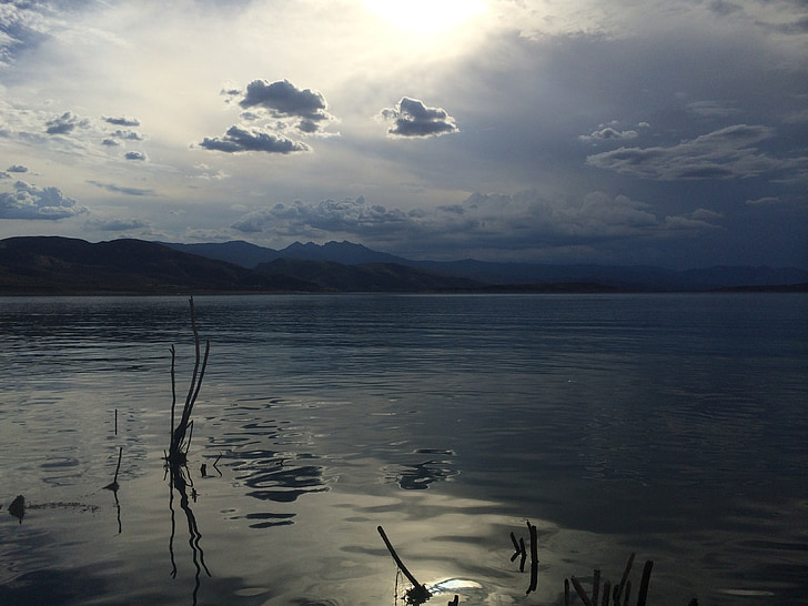 Západ slunce, jezero, krajina, Lake roosevelt, Arizona, mraky, reflexe