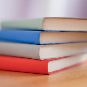 pila, verd, blau, gris, vermell, llibres, fusta