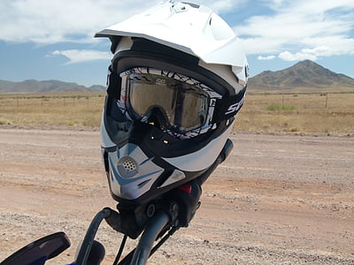 Эндуро, шлем, мотоцикл, местность, широкий, пыль