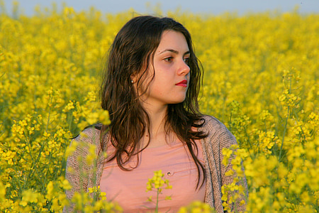 Момиче, Портрет, цветя, жълто, красота, поле, природата