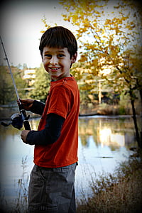 băiat, pescuit, fericit, mândru, zambind, recreere, copil