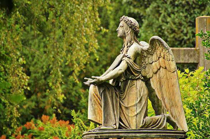 Engel, steinerne Engel, Skulptur, Grab, Grabstein, Friedhof, Alter Friedhof