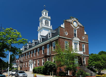 Weymouth, Massachusetts, Gradska vijećnica, zgrada, toranj sa satom, stabla, arhitektura