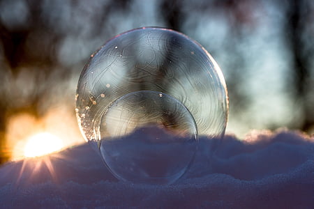 frozen seifenblasen, soap bubbles, slightly frozen, winter, sunbeam, sun, landscape