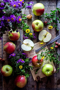 Äpfel, Garten, Schreibtisch aus Holz, Still-Leben, Apfelplantage, Apple, Obst