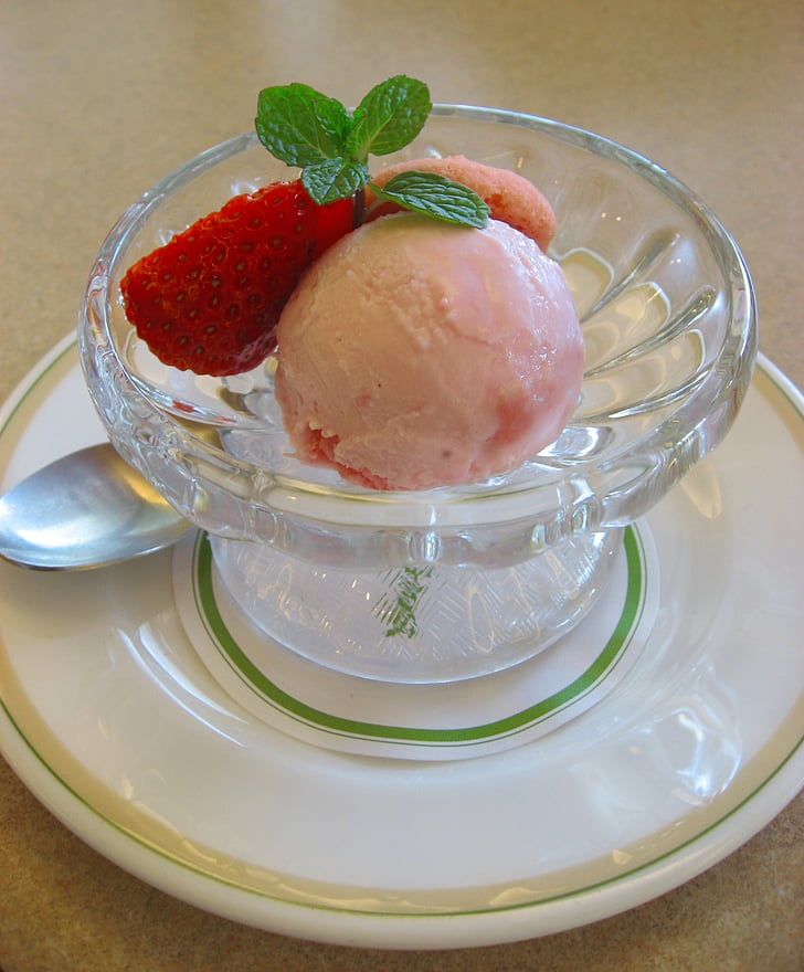 strawberry flavor, ice cream, served with strawberry, strawberry, mint, suites, leaf