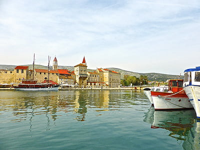aan zee, Trogir, stadsbeeld, water, boten, reflecties, dorp