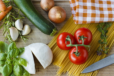 mozzarella, tomatoes, herbs, italian, cook, garlic, ingredients