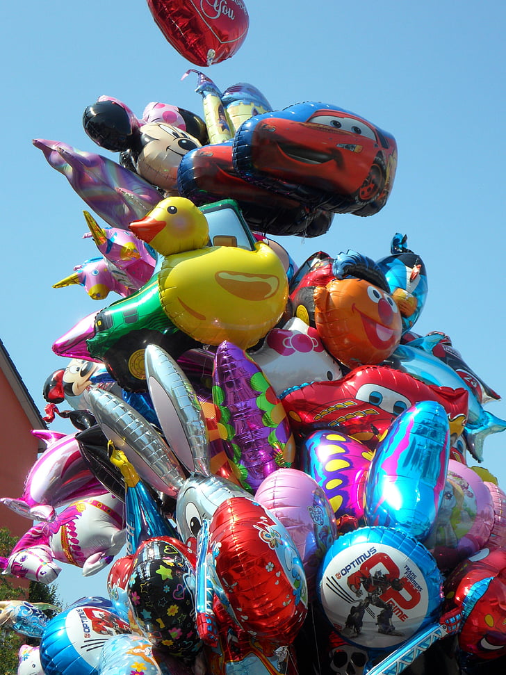 marché de l’année, juste, festival folklorique, ballons, vendeur de ballons aériens, coloré, flotteur
