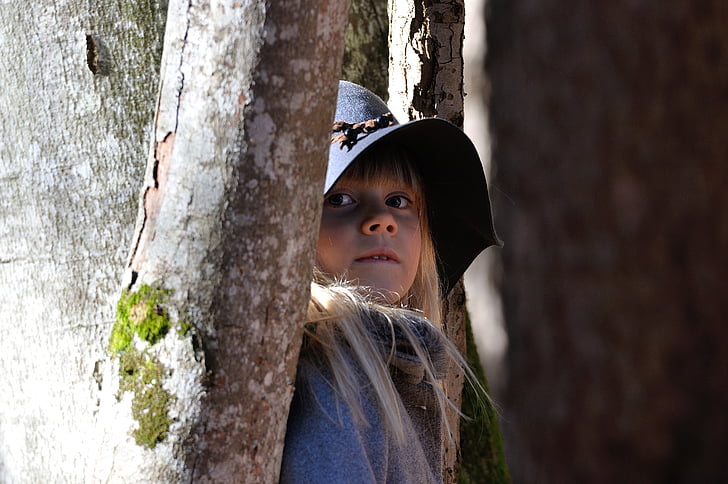 meitene, blond, bērnu, cepure, koki, meža, paslēpts