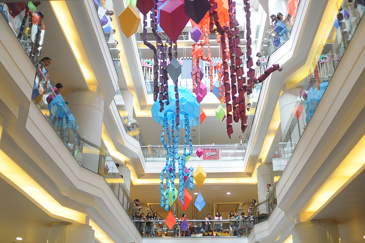 centre comercial, decoració, colors