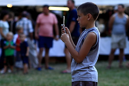Хлопець, дитина, тепло, парк, фестиваль, Фото беручи, мобільний телефон