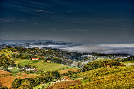 Jižní Štýrsko, víno, vinné révy, mlha, krajina, vesnice