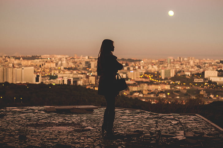 silhouette, woman, crossbody, bag, city, sunset, overlook