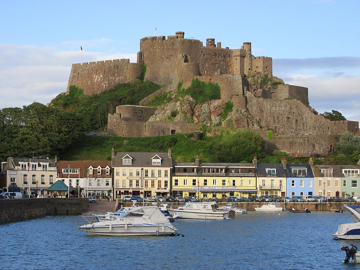 κάστρο φρούριο, Ευχαριστώ εκ των προτέρων, νησί του jersey, στη θάλασσα, λιμάνι, πλοία