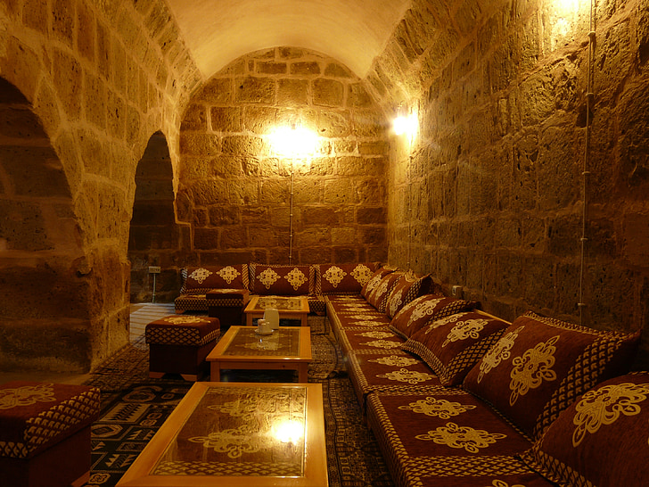 Karavanserai, Hostel, Orientální, interiér, Obývací pokoj, posezení, asırlık selçuklu hanı