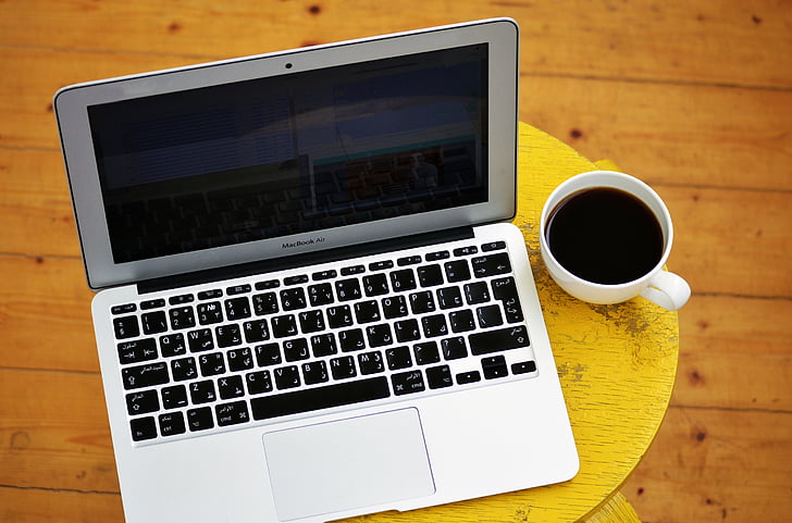 laptop, computer, kopje koffie, geel, kruk, koffietafel, Internet