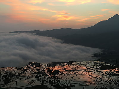 Yuanyang rijstvelden, zonsopgang, wolk