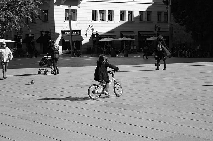 chica, bicicleta, feliz, niño, aprendizaje, Barcelona, ciclismo