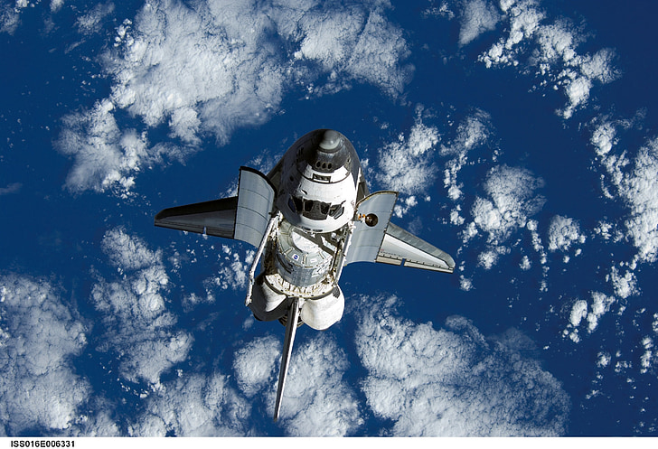 space shuttle, discovery, earth, clouds, spacecraft, orbit, spaceship