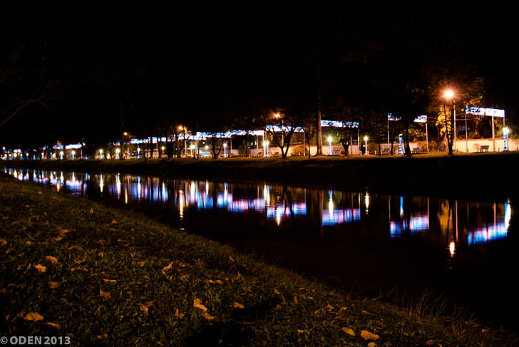 folyó, éjszaka, színes, fények, River side, izzó, városok