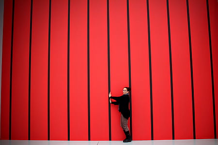 horizontale strepen, rood, zwart, gek rond, achtergrond, Poznan, vrouw
