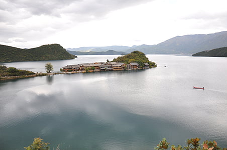 Lugu lake, het meer is als een spiegel, boot, schilderachtige, sereniteit, Daze, mooie