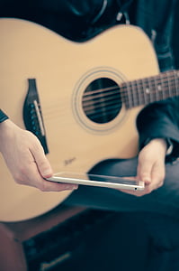 persona, celebració, blanc, smartphone, iPad, comprimit, guitarra acústica
