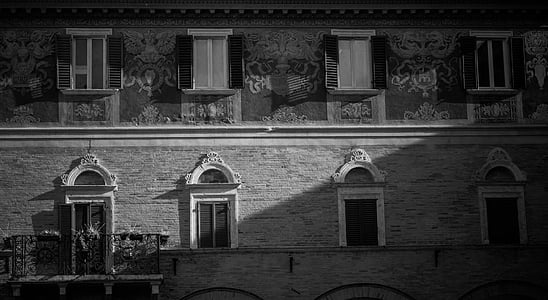 casco antiguo, Italia, balcón, vista de la ciudad, casas, Spa, blanco y negro