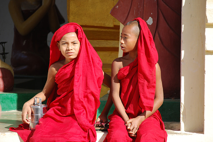 Myanmar, buddhismen, Monk, pojkar, killar, barn, röd