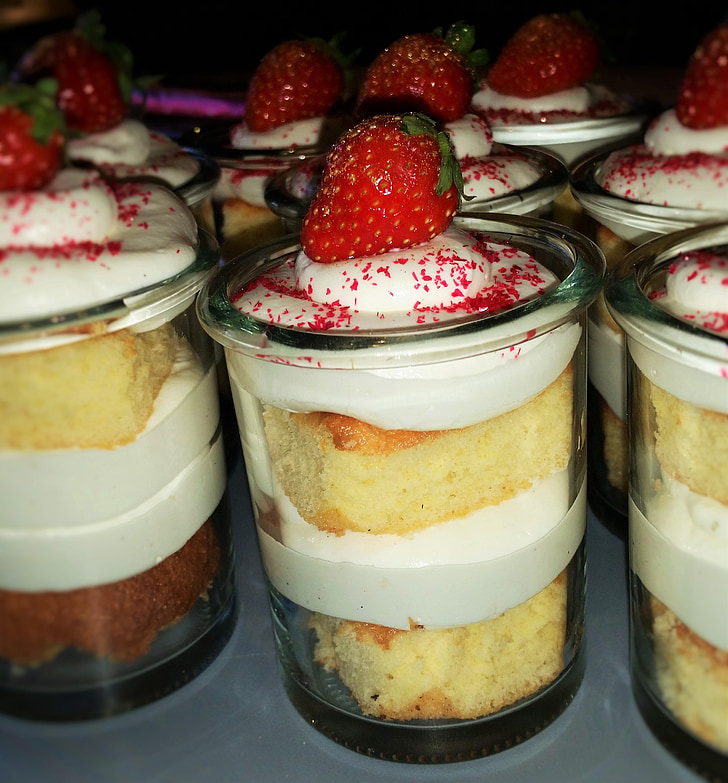 cake in glass, dessert, strawberries, eat