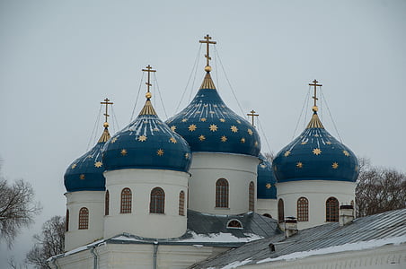 Rusland, Veliki novgorod, orthodoxe kerk, klooster, koepels, sneeuw, religie