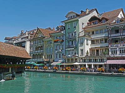 Svájc, Thun, belváros, Aare, víz, türkiz, külső vendéglátás