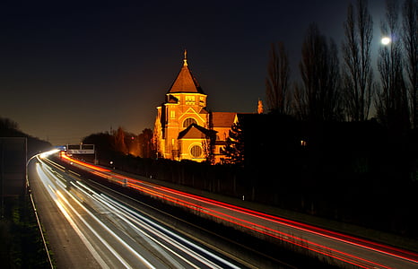 Foto van de nacht, snelweg, verkeer, nacht, middelpunt van de belangstelling, verlichting, achterlichten
