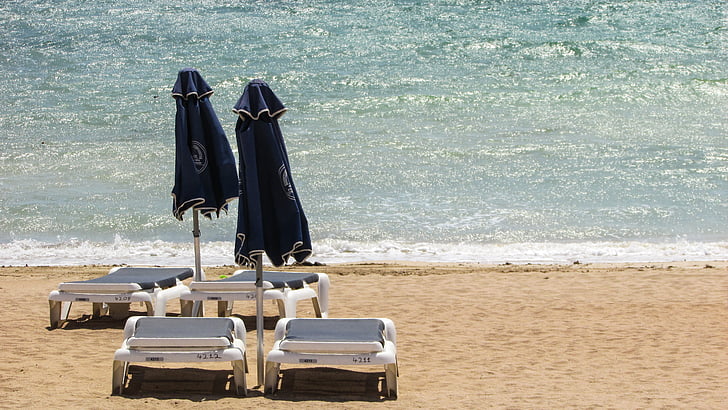 lit de bronzage, parapluie, mer, plage, été, vacances, vacances