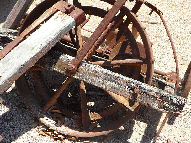 old, wheel, part, rusted, rusty, metal, spokes