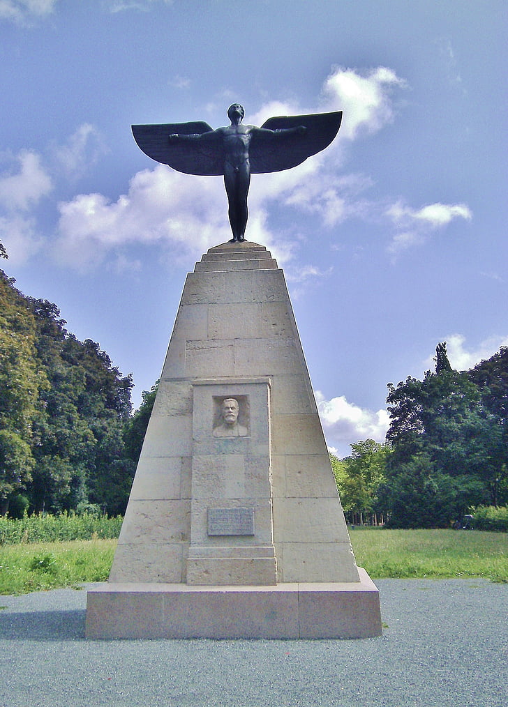 monument, otto liienthal, aviation pioneer