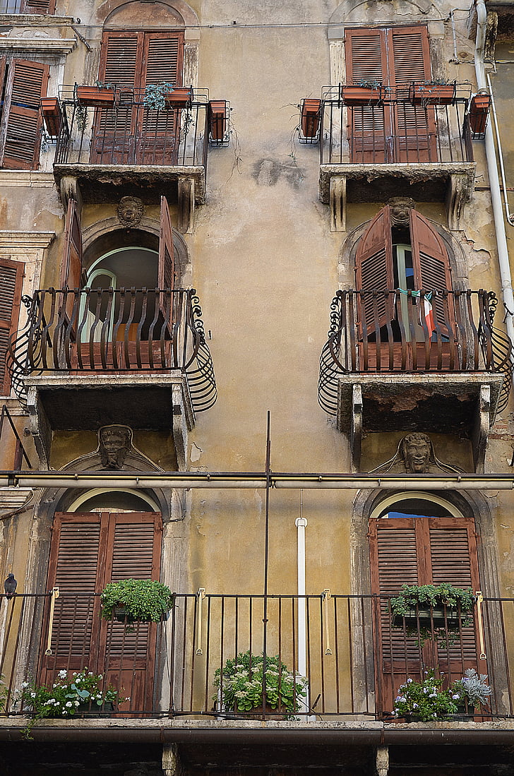 μπαλκόνι, μπαλκόνι, Ιταλία, Βερόνα, τυπική Ιταλική, ζαρντινιέρες, Ιταλική δρόμο
