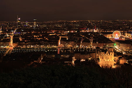 Lyon, kolo, panoramsko kolo Wiener Riesenrad, : Place bellecour, noč