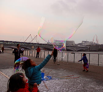 bubbels, straat kunstenaar, kinderen, vreugde, kleurrijke, kinderen, spelen